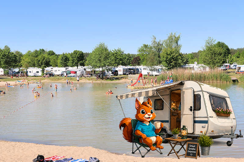 Kleiner Waldsee mit Campingplatz